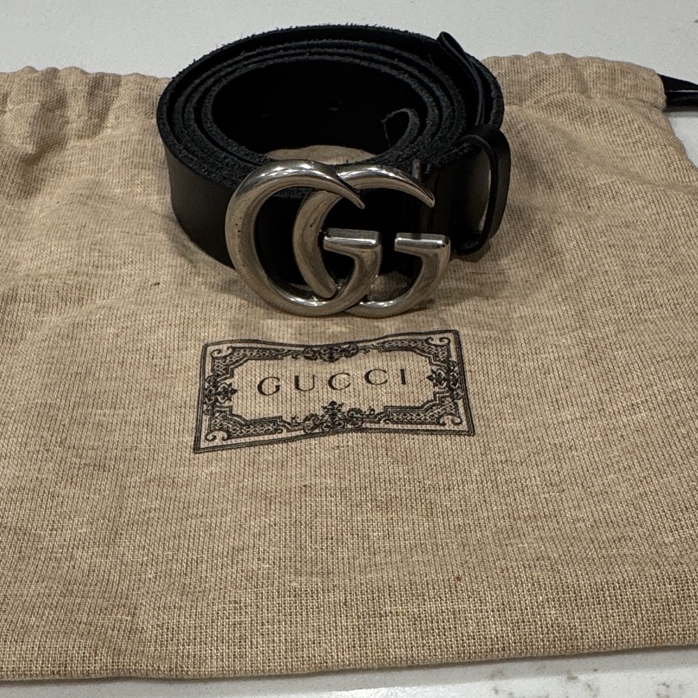Gucci Black Leather Belt with Silver GG Buckle